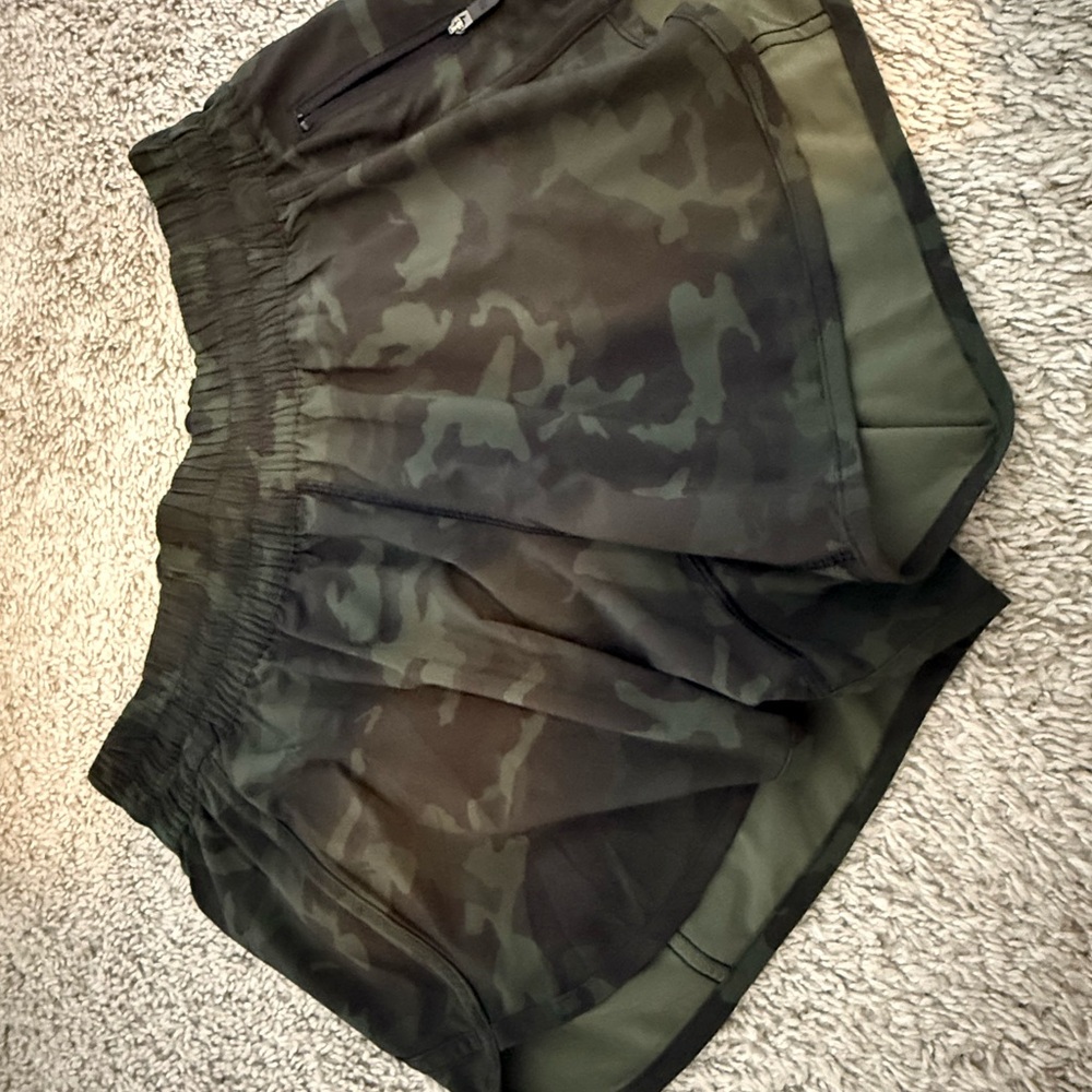 Lululemon track that  Camo Women's Shorts size 10 EXCELLENT condition
